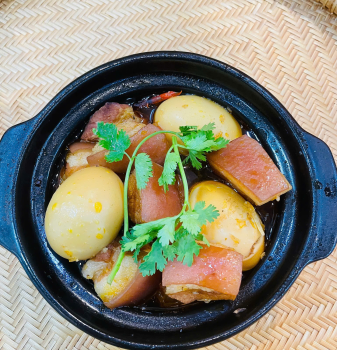 Thịt kho trứng vịt 