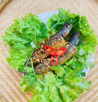 Cá nục chuối sốt mắm tỏi 