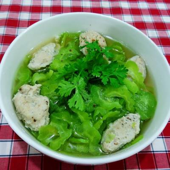 canh khổ qua cắt lát nấu khổ qua thác lác