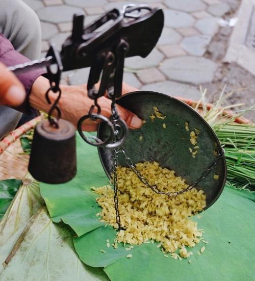 Giá cốm xanh bao nhiêu? Mua cốm xanh ở đâu uy tín?