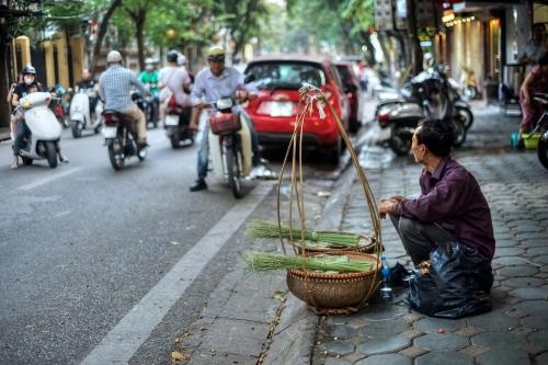 Gánh cốm bán rong trên phó Hàng Than